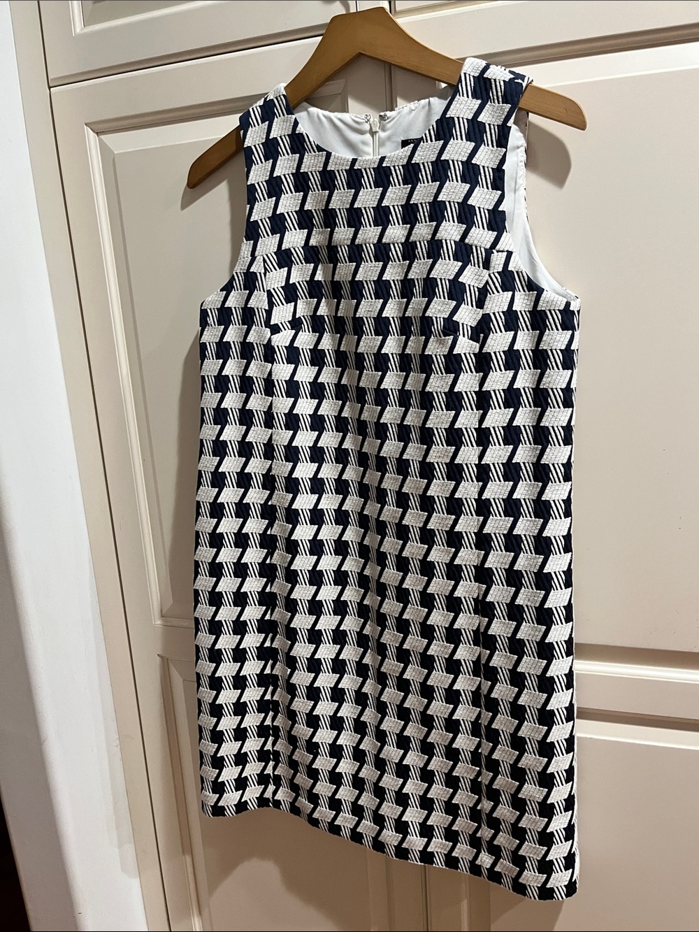 Ann Taylor Navy and White Sleeveless Crewneck Shift Dress